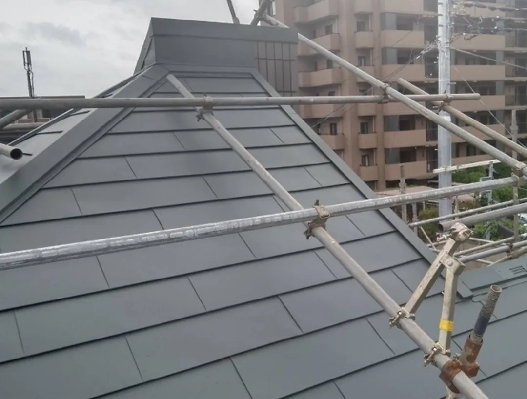 【金属屋根カバー工法工事】ICヒランビー葺き工事完了